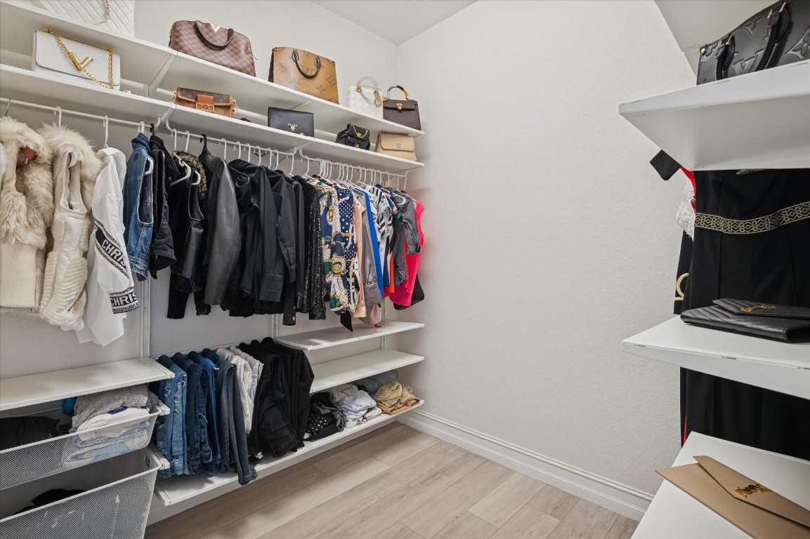 Bruschi Prop 180-105 B - Residential