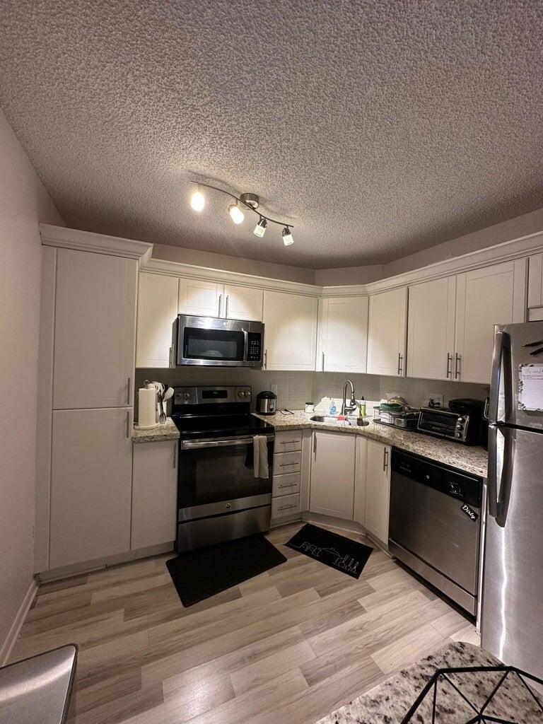 OLIVINE AT THE TOWNSHIP - Residential Lease