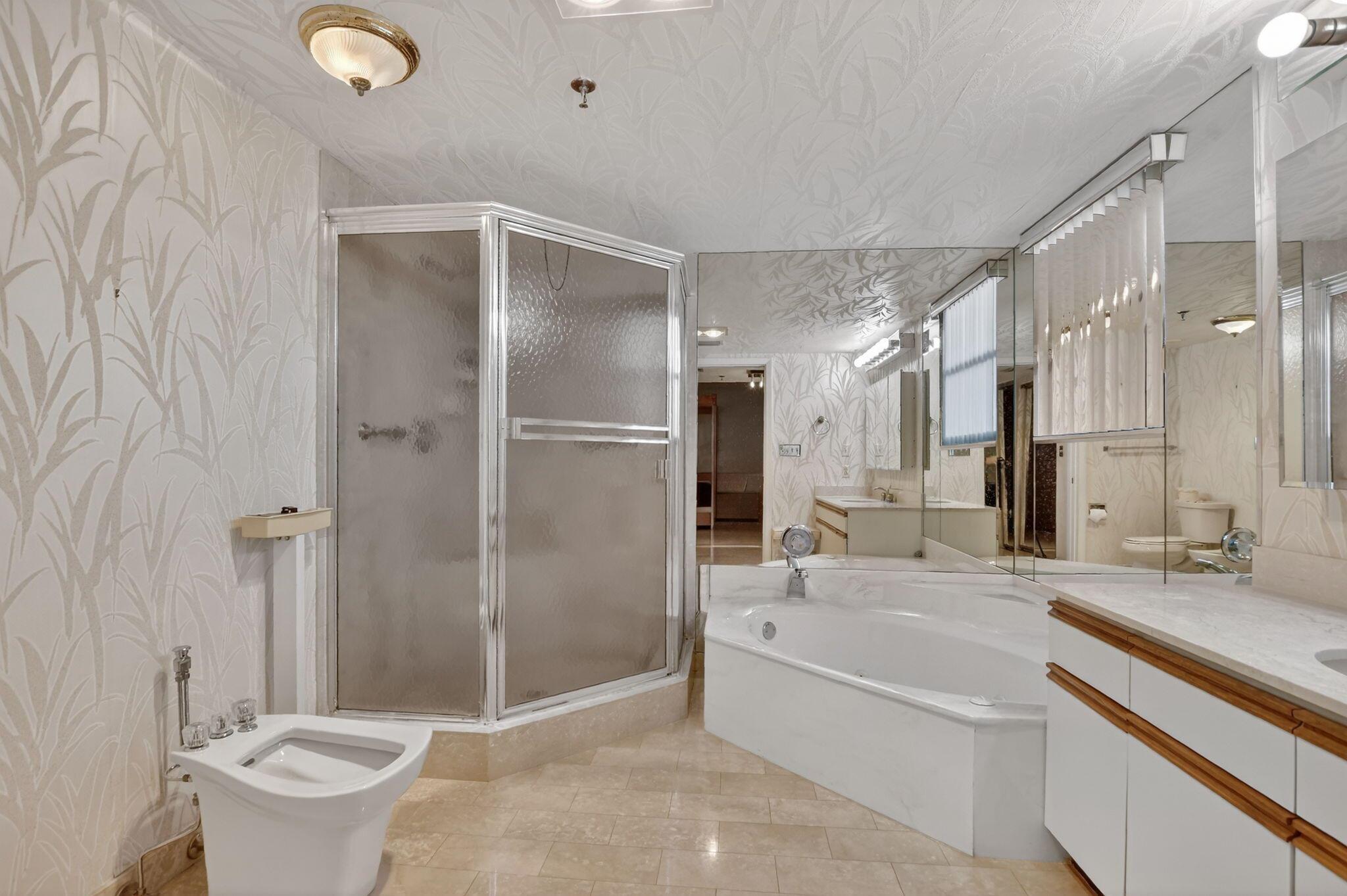 REGENCY AT BOCA POINTE - Residential