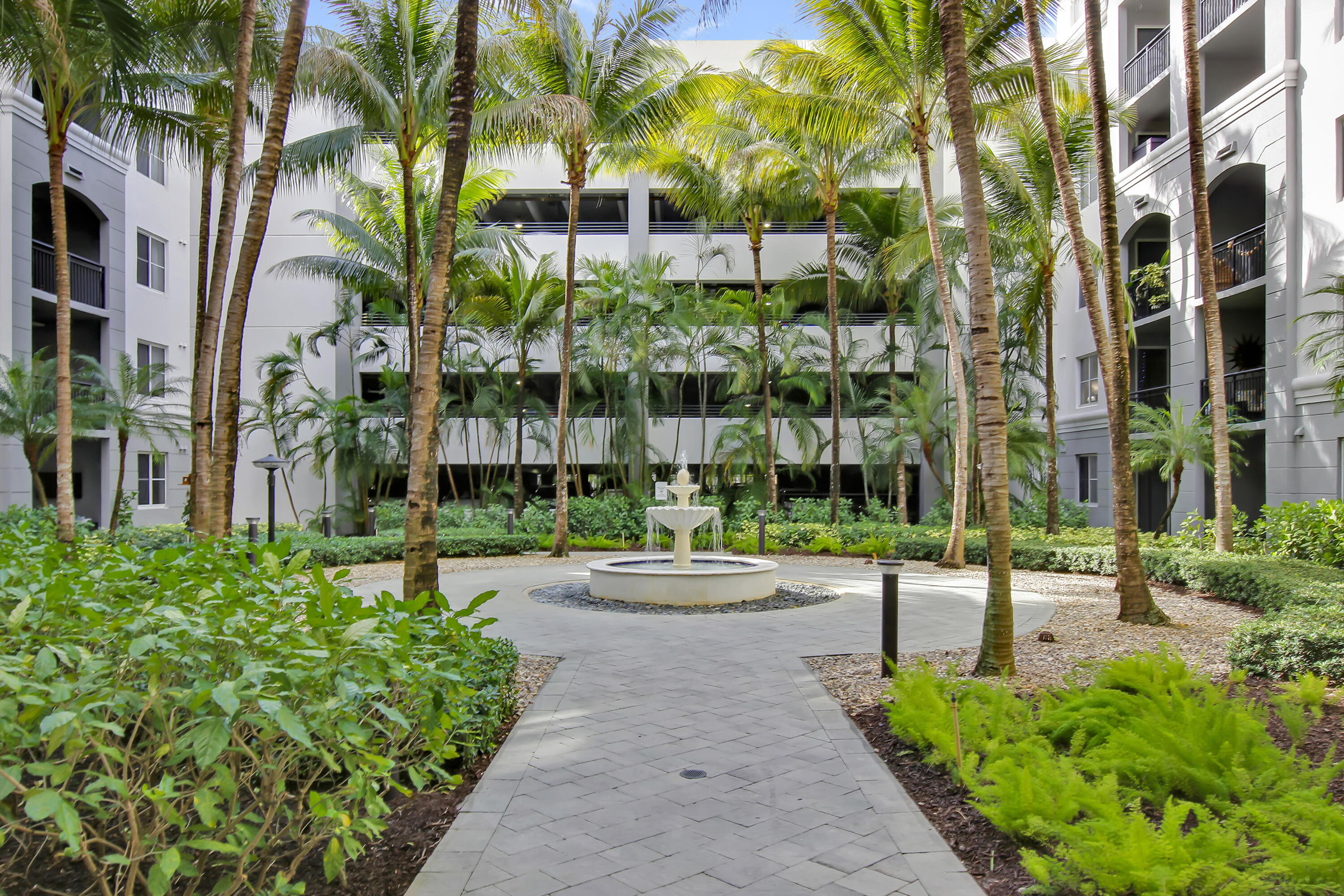 VIZCAYA LAKES CONDO - Residential