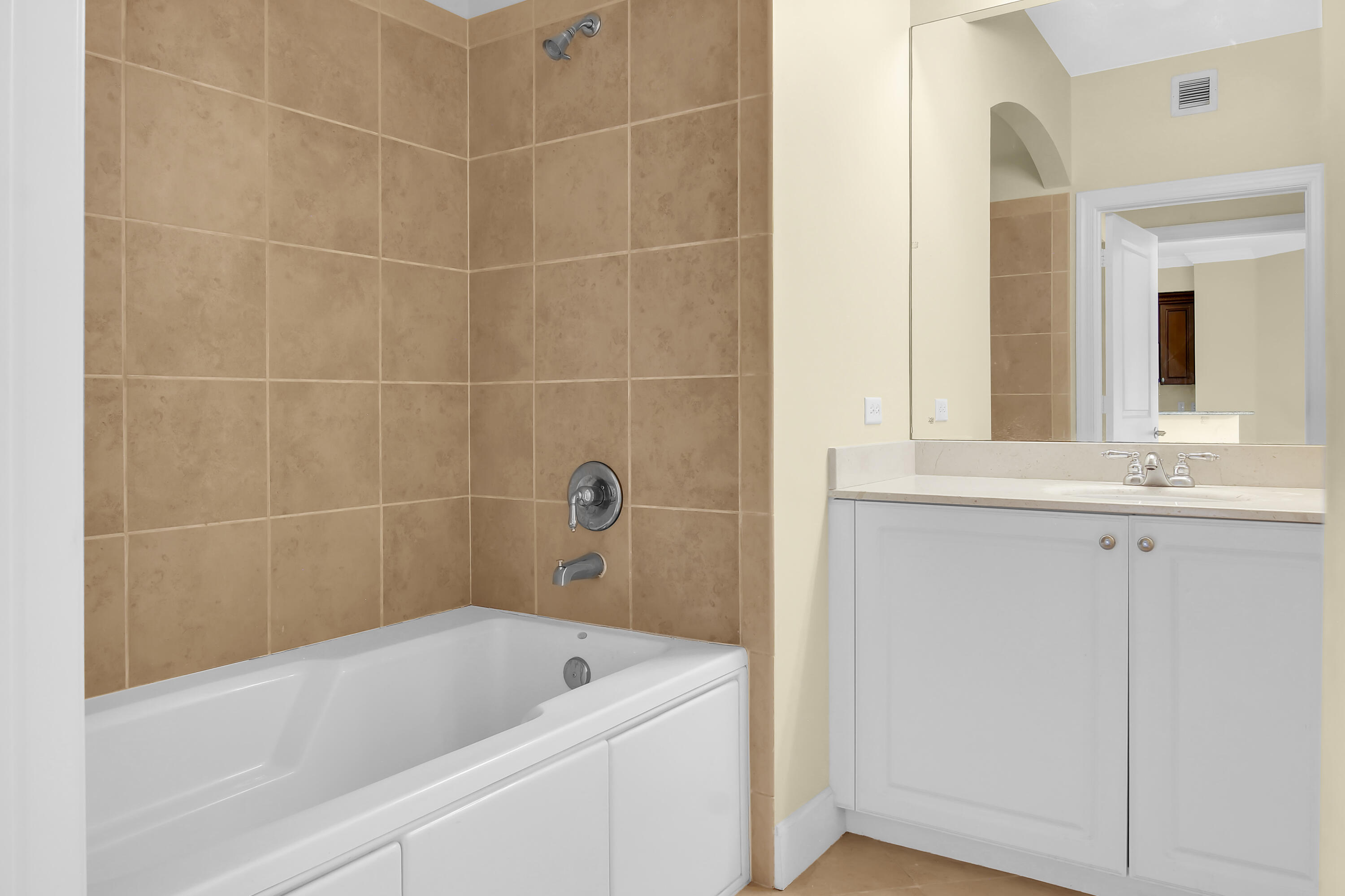 VIZCAYA LAKES CONDO - Residential