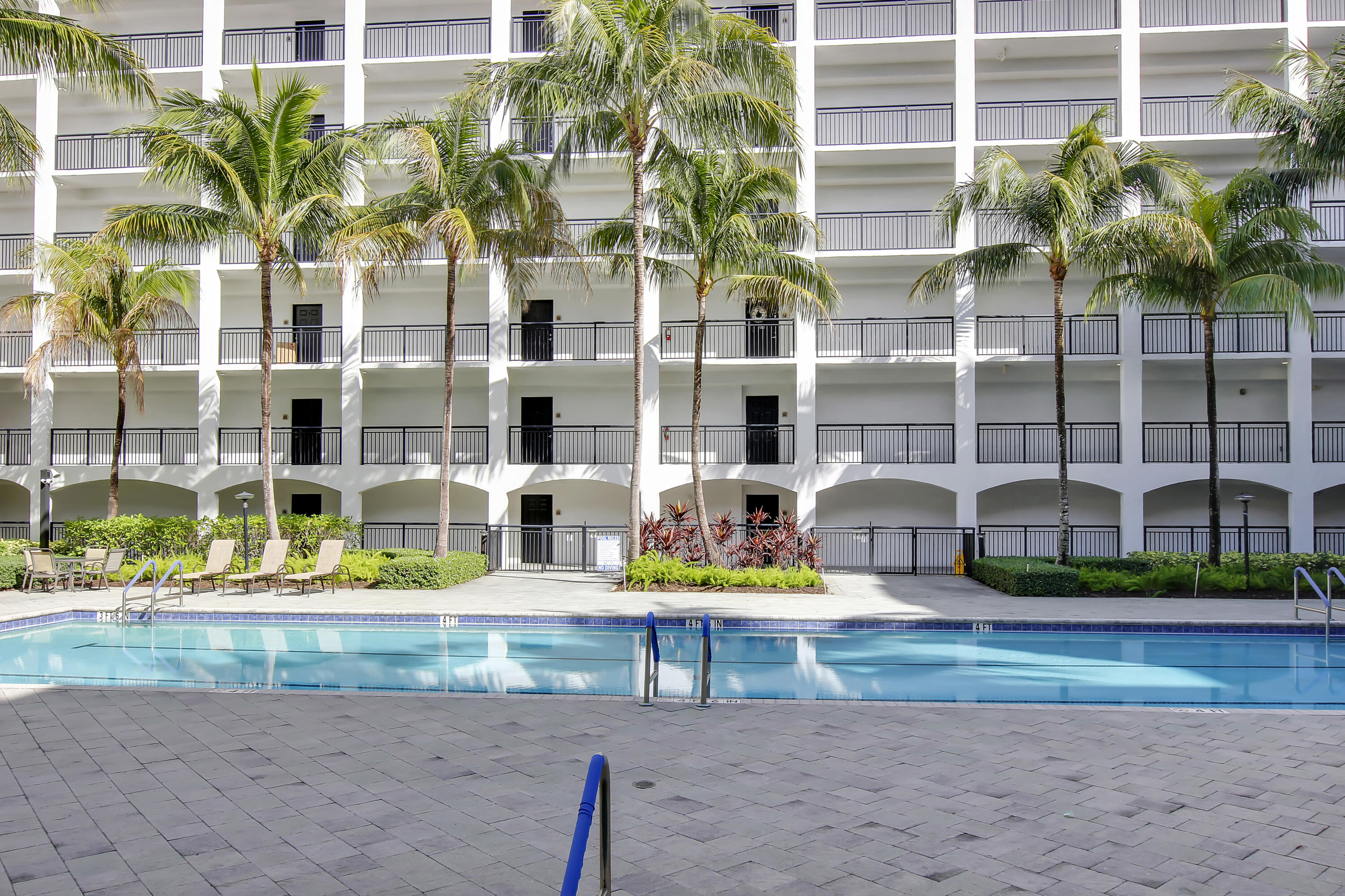 VIZCAYA LAKES CONDO - Residential