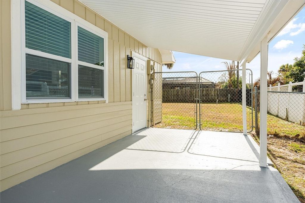 Photo of 908 Landsdowne Drive, Sebastian, FL 32958 (MLS # R11164694)