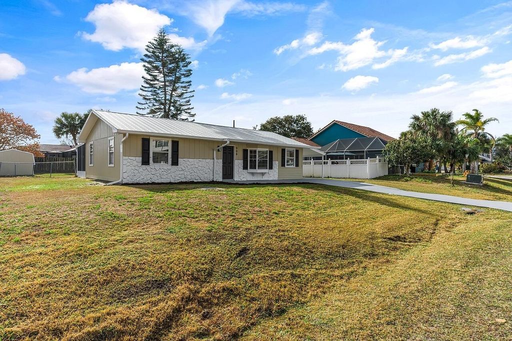 Photo of 908 Landsdowne Drive, Sebastian, FL 32958 (MLS # R11164694)