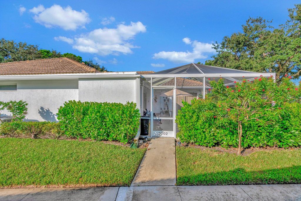 Photo of 9002 Chapman Oak Court N, Palm Beach Gardens, FL 33410 (MLS # R11023513)