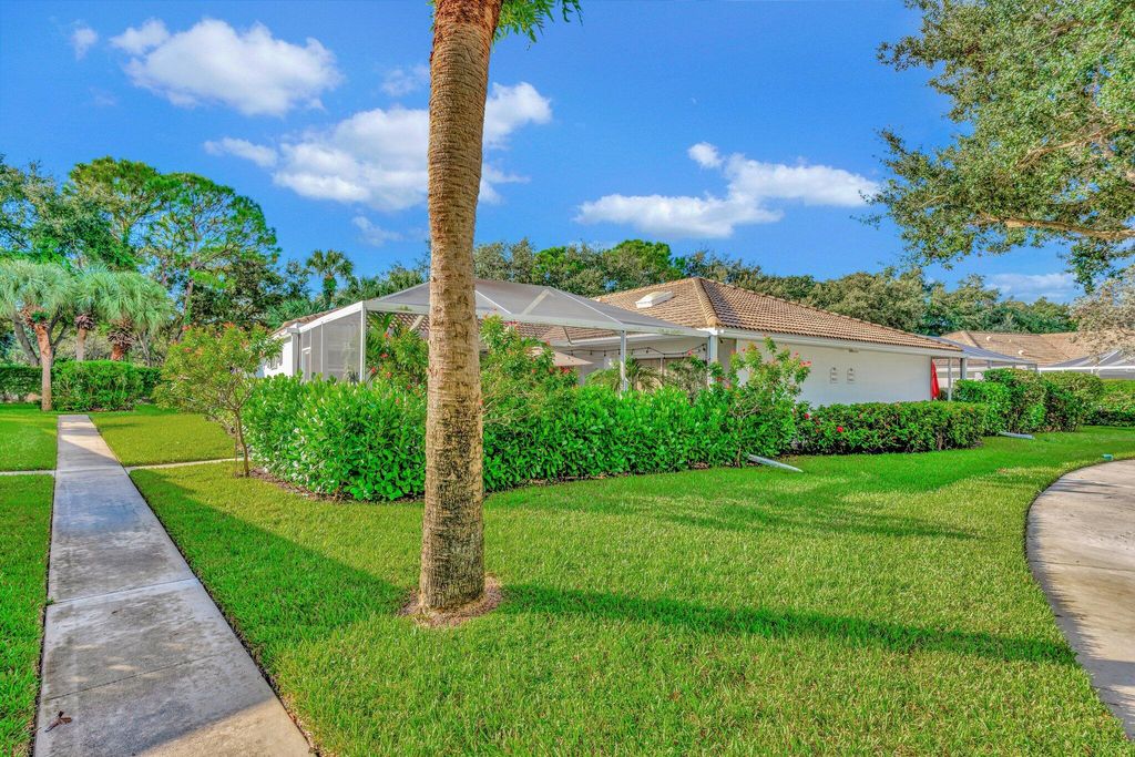 Photo of 9002 Chapman Oak Court N, Palm Beach Gardens, FL 33410 (MLS # R11023513)