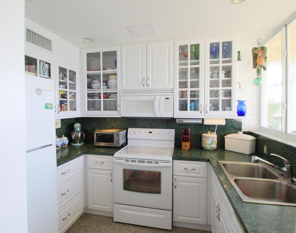 COLONNADES CONDOMINIUM NO 6 - Residential