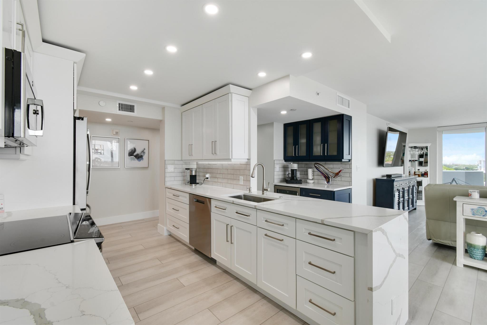 123 Lakeshore Drive 1145