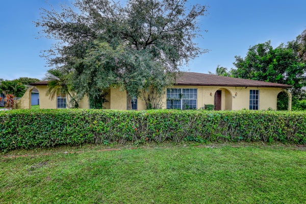 110 MEADOWLARK DR, ROYAL PALM BEACH, FL 33411 - Image 717be5175eee7797aa8b60beba7dc9d4/1939485842