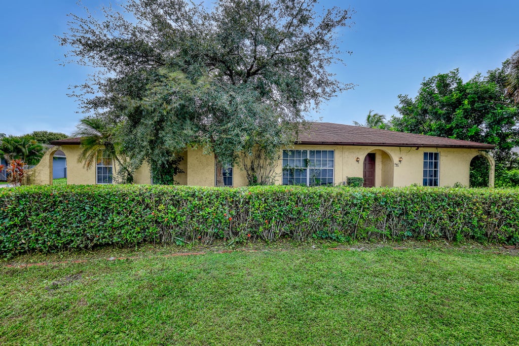 Photo of 110 MEADOWLARK Drive, Royal Palm Beach, FL 33411 (MLS # B26083853)