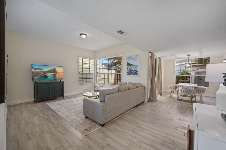 EMERALD FOREST OF WELLINGTON - Residential