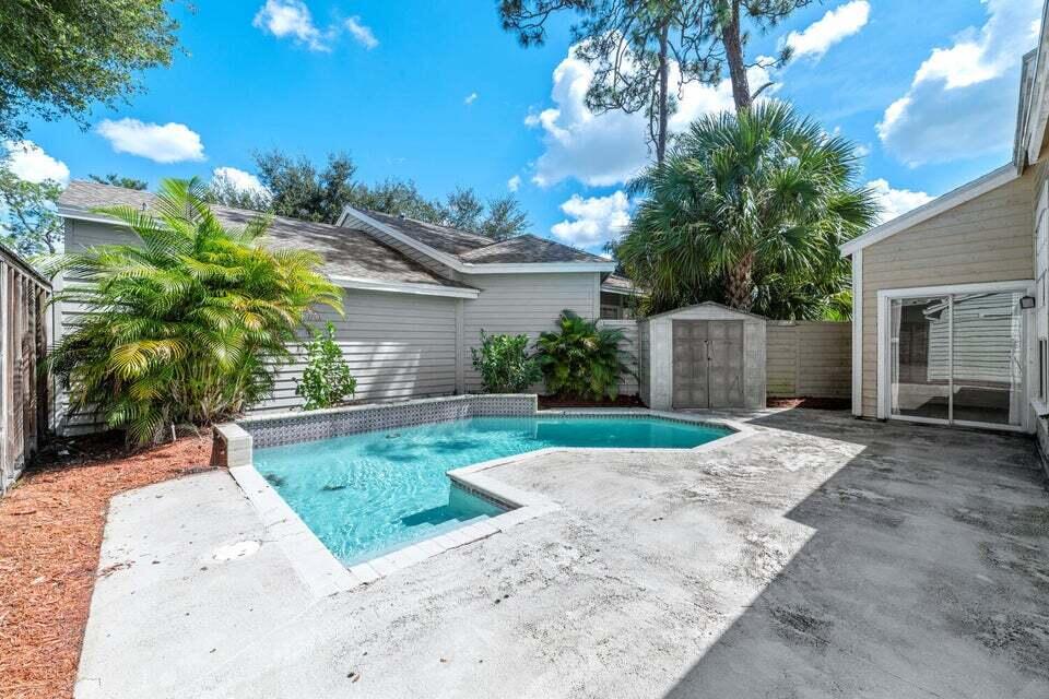 EMERALD FOREST OF WELLINGTON - Residential