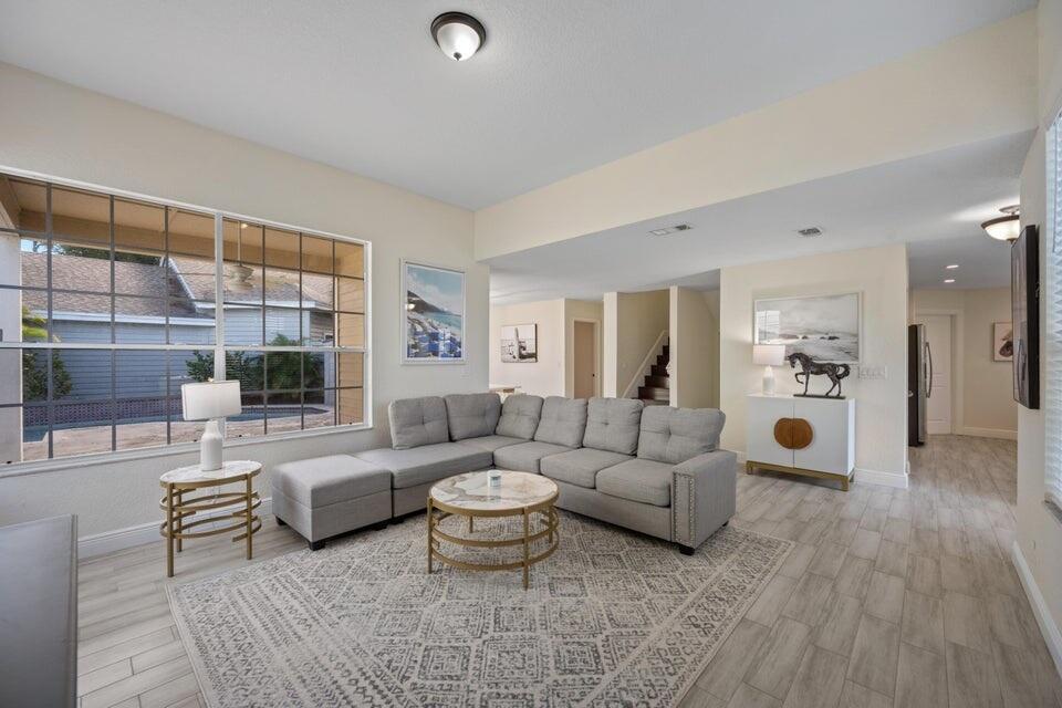 1050 Aviary Road Road