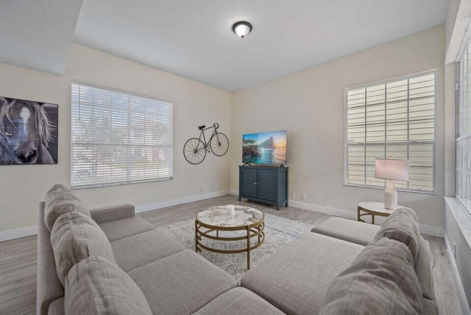 EMERALD FOREST OF WELLINGTON - Residential