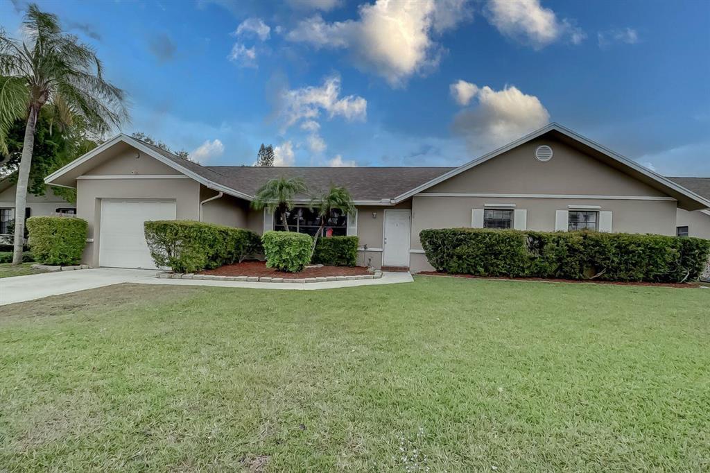 Photo of 46 Cedar Circle, Boynton Beach, FL 33436 (MLS # R10705318)