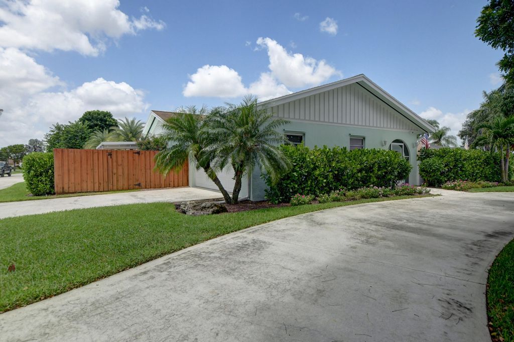Photo of 4174 Palo Verde Drive, Boynton Beach, FL 33436 (MLS # R11169538)