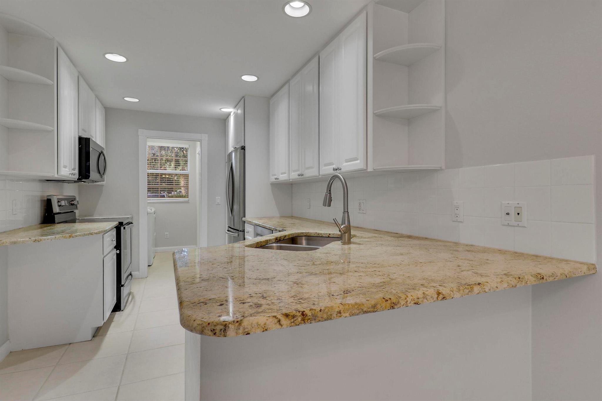 CATALINA LAKES - Residential Lease