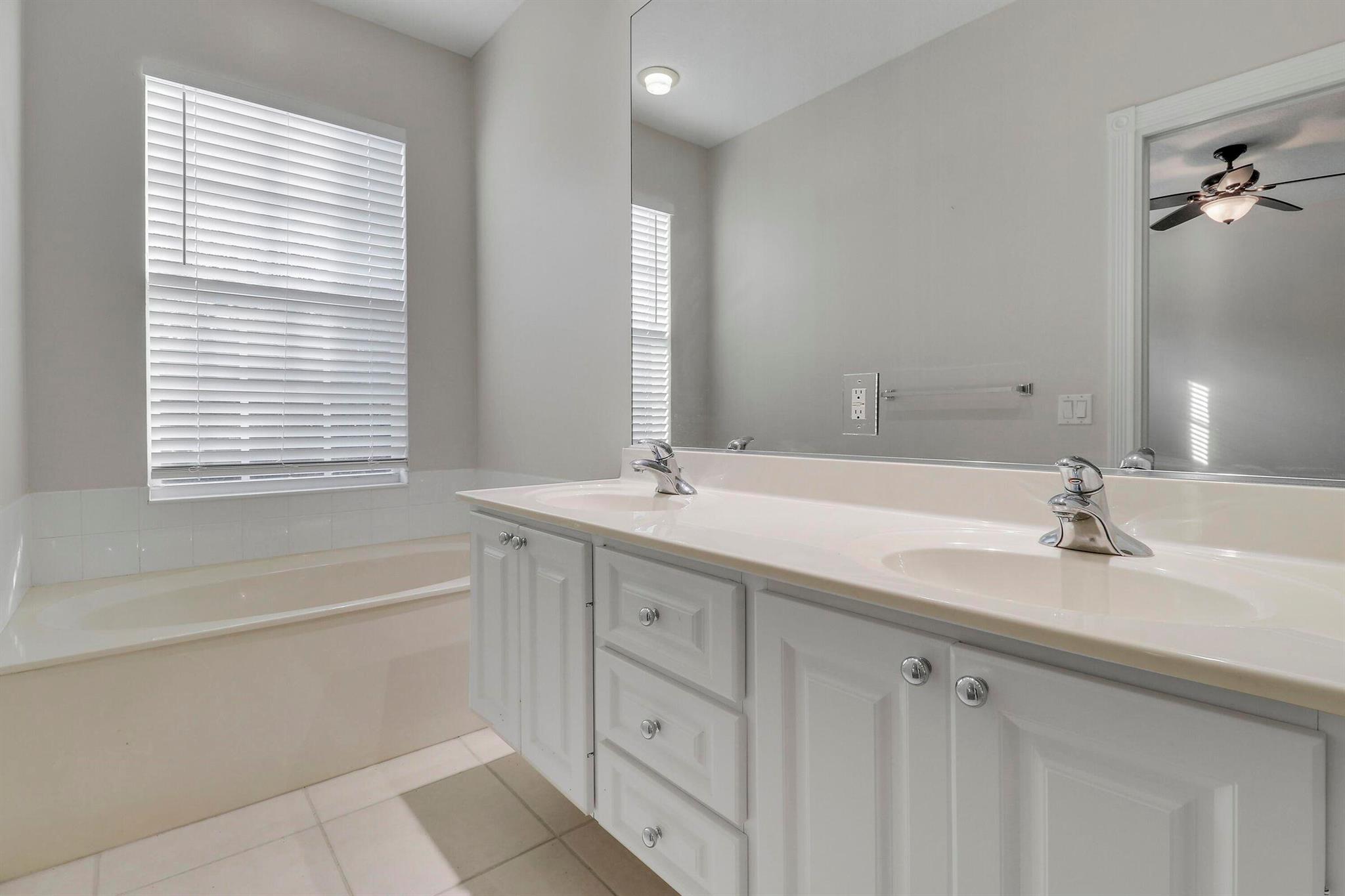 CATALINA LAKES - Residential Lease