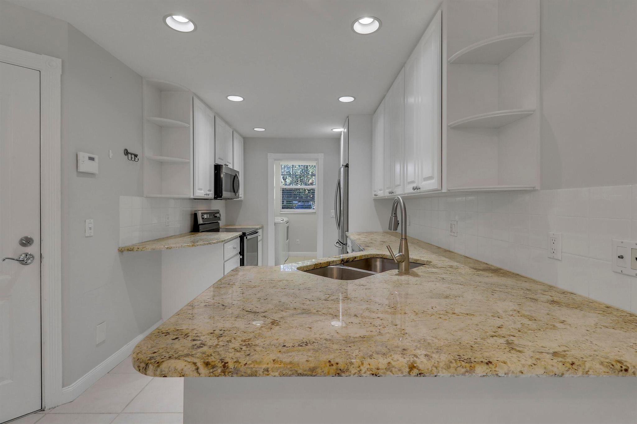 CATALINA LAKES - Residential Lease