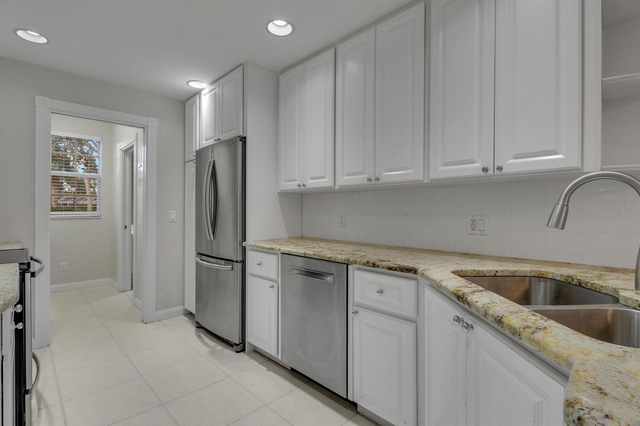 CATALINA LAKES - Residential Lease