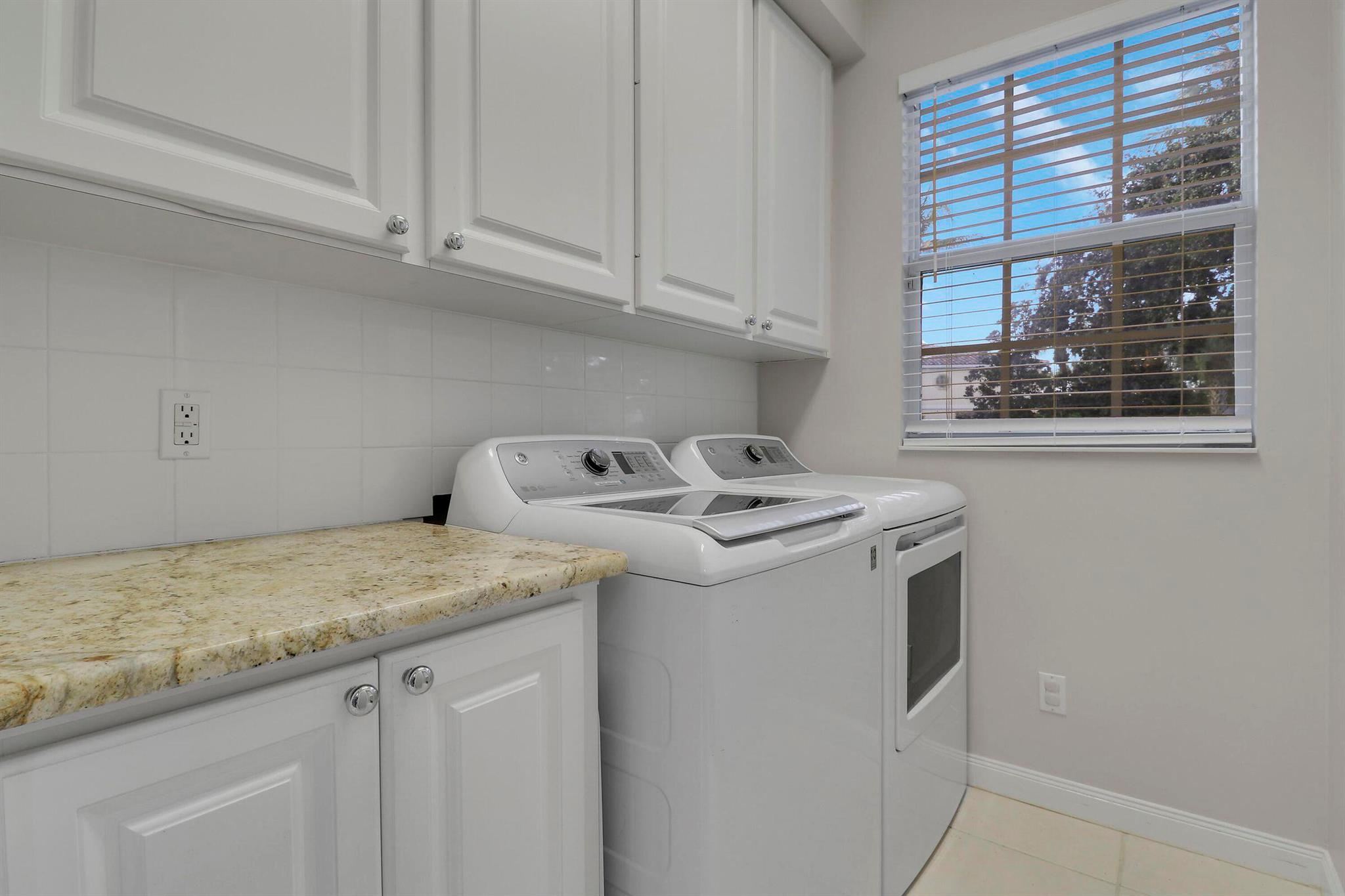 CATALINA LAKES - Residential Lease