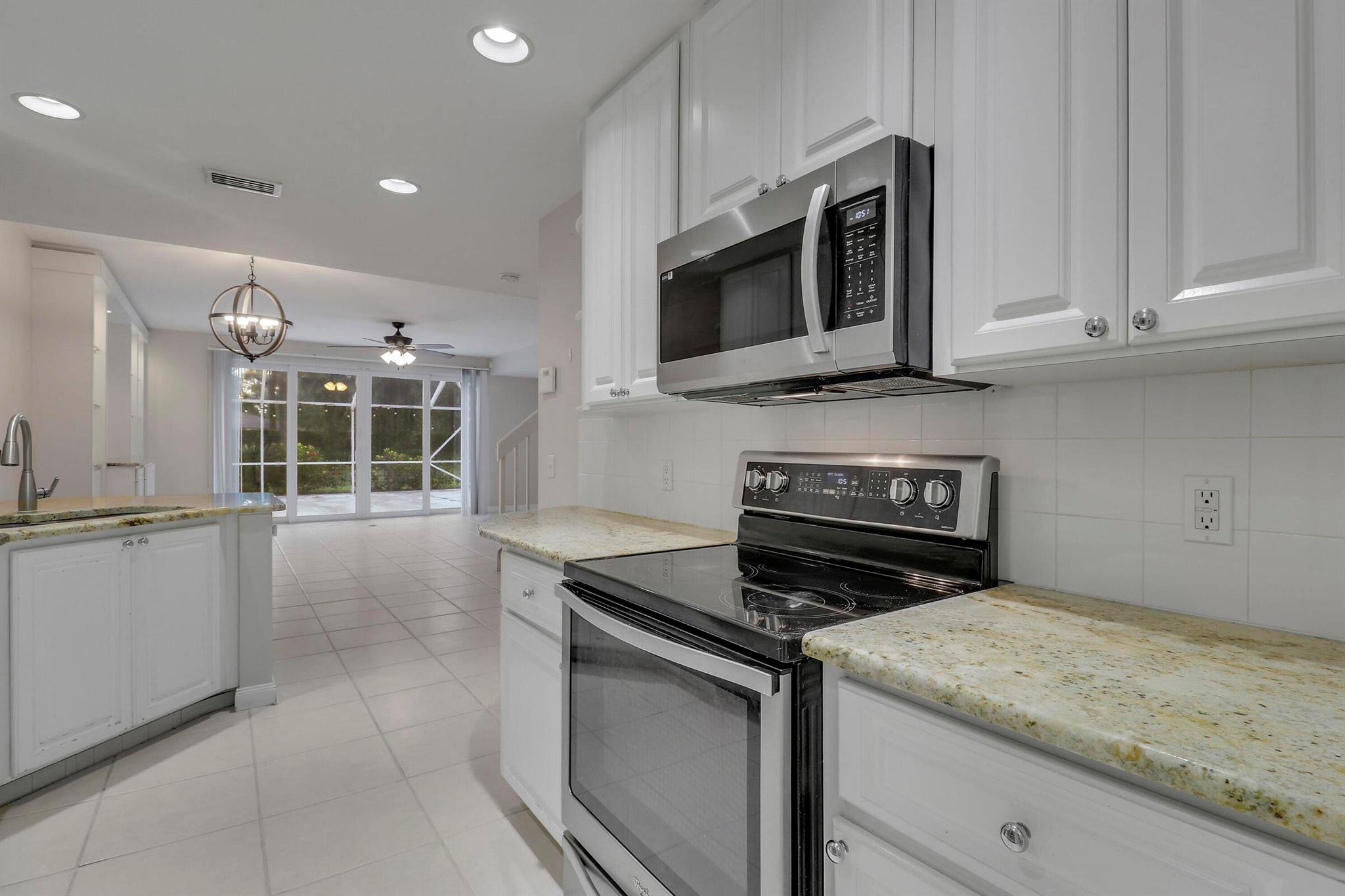 CATALINA LAKES - Residential Lease