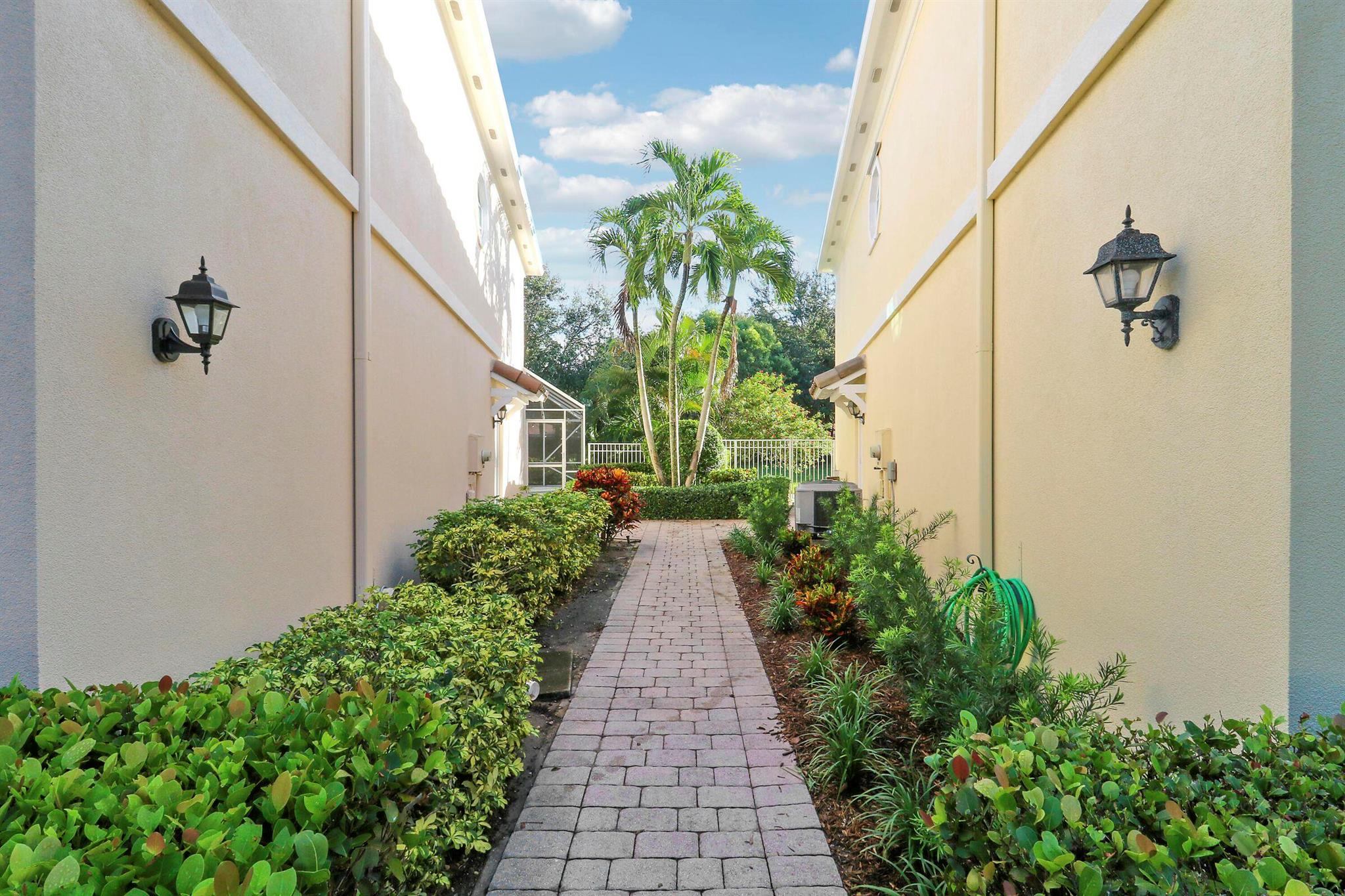 CATALINA LAKES - Residential Lease