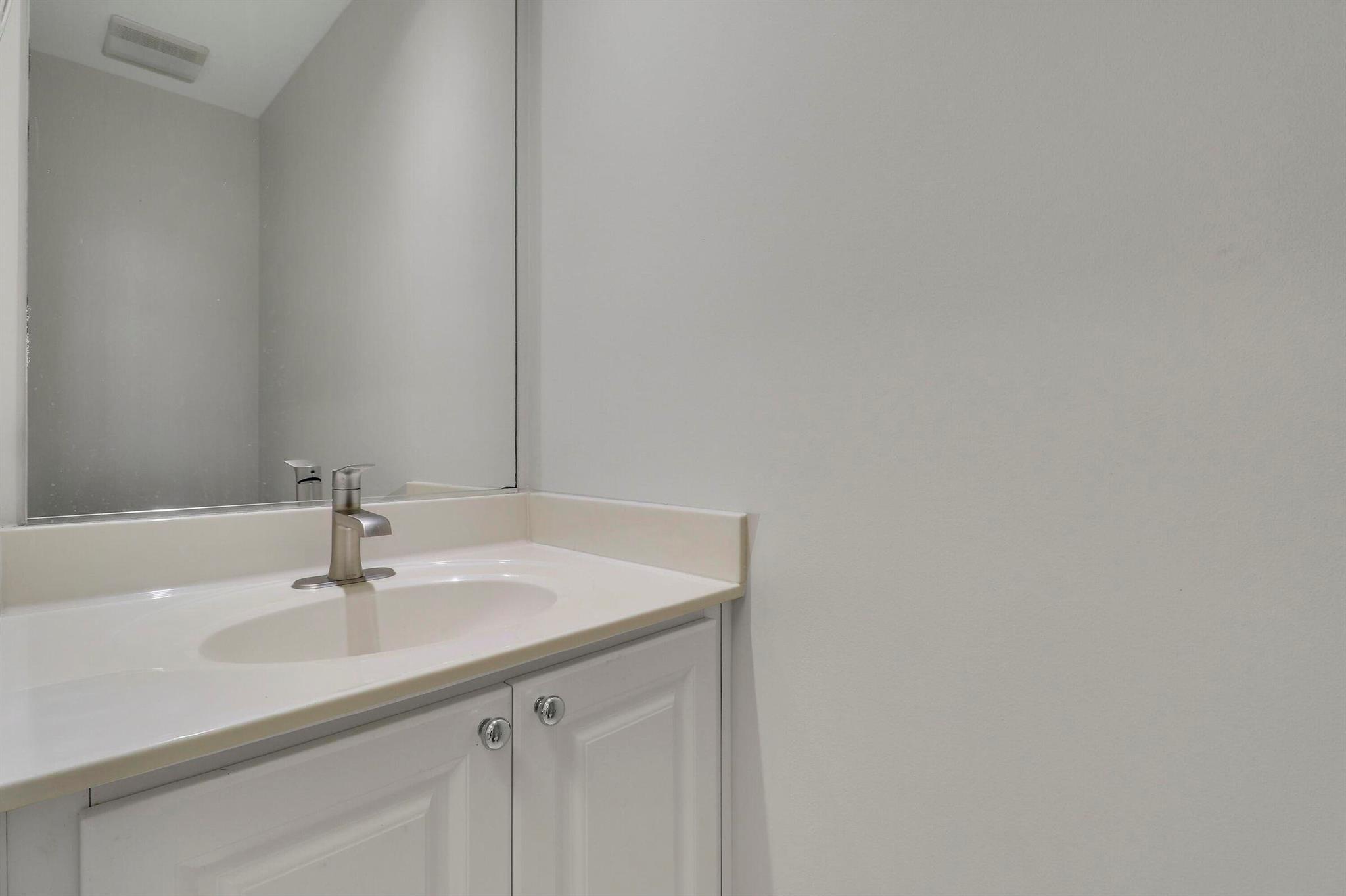 CATALINA LAKES - Residential Lease