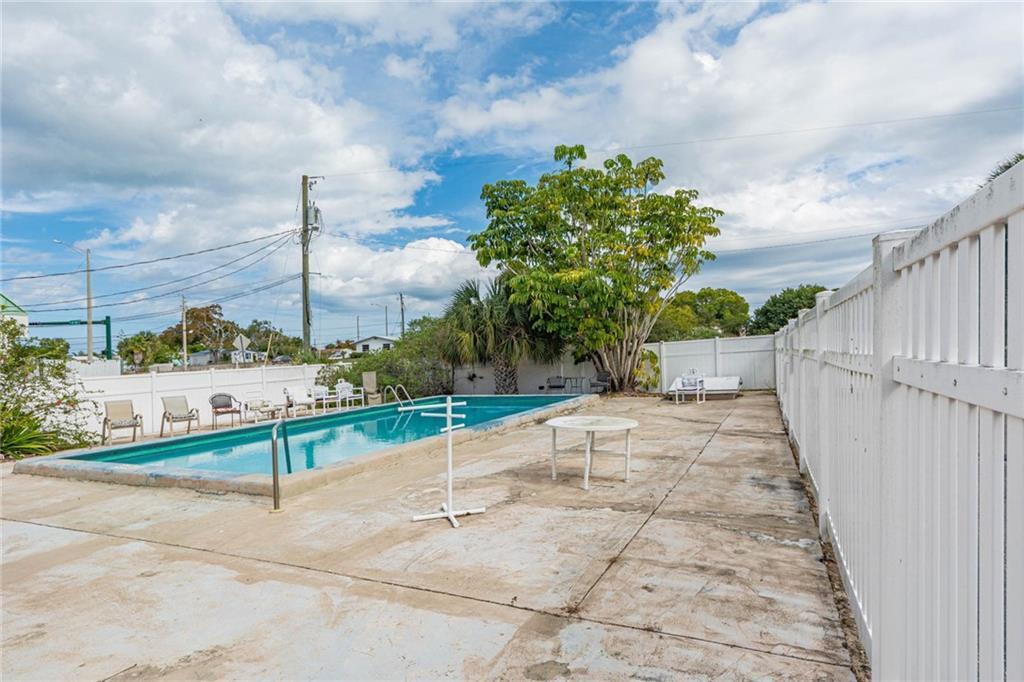 SUTTON PLACE CONDOMINIUM - Residential