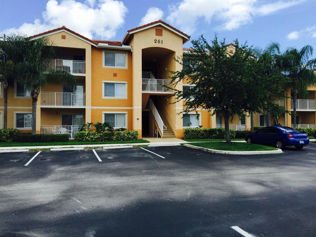 Photo of 261 SW Palm Drive #104, Port Saint Lucie, FL 34986 (MLS # R10731621)