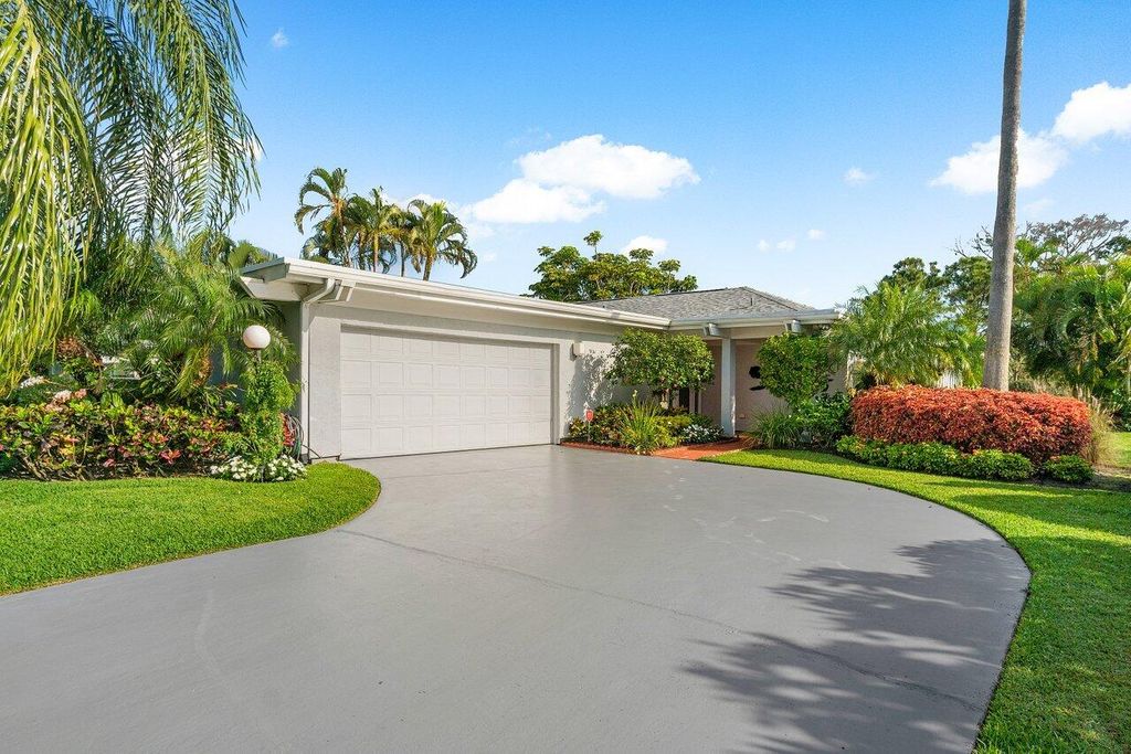 Photo of 6689 Eastpointe Pines Street, Palm Beach Gardens, FL 33418 (MLS # R10969134)