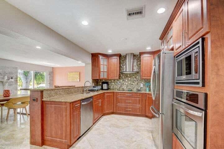 Photo of 168 SE 31ST Avenue, Boynton Beach, FL 33435 (MLS # B26057571)