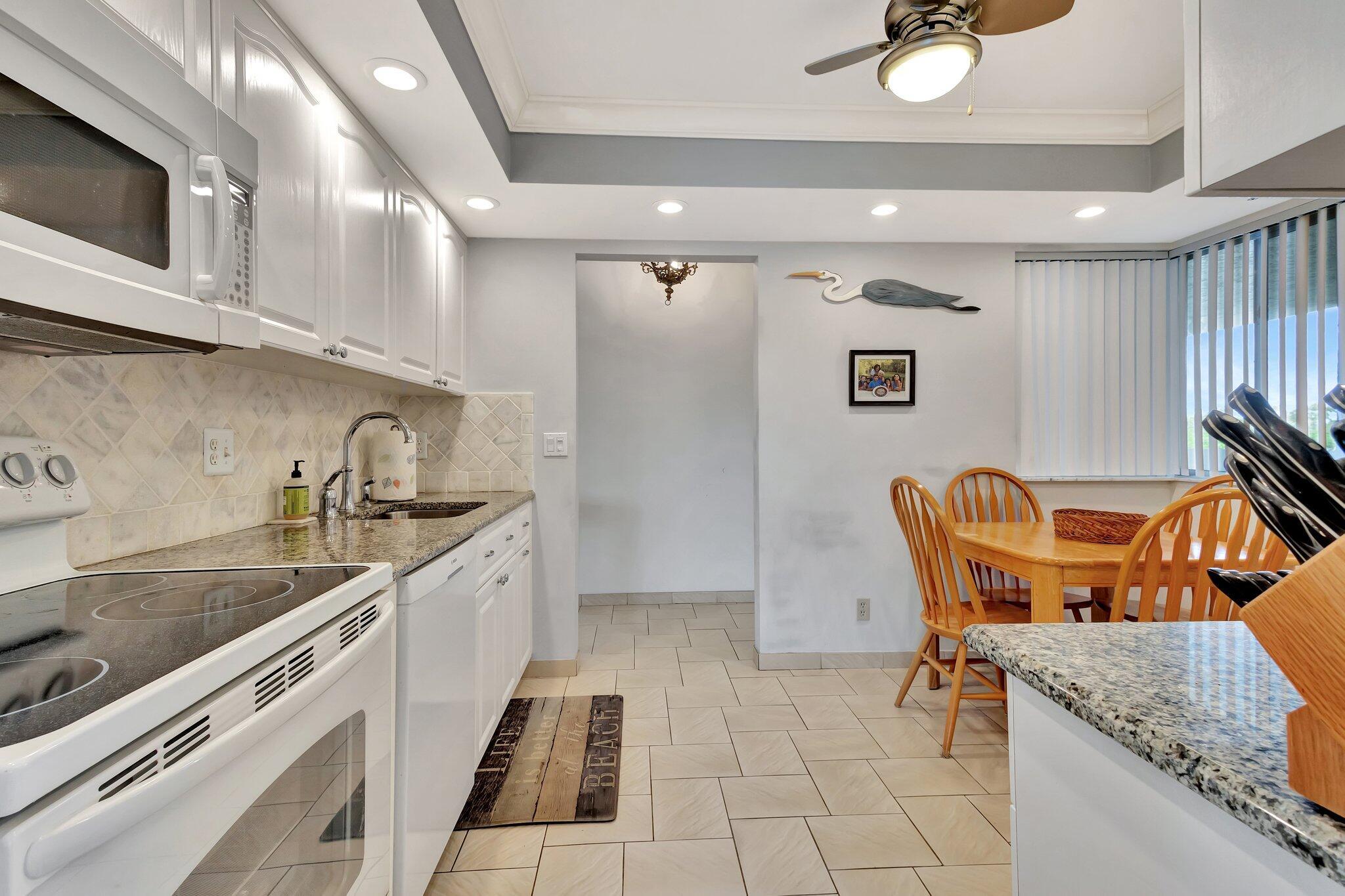 View photos, virtual tours, details... 3186 Via Poinciana 409
