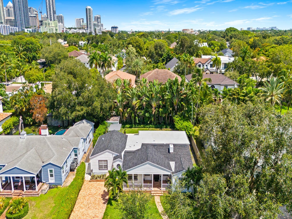 Photo of 1001 SE 10th Street, Fort Lauderdale, FL 33316 (MLS # B26067760)