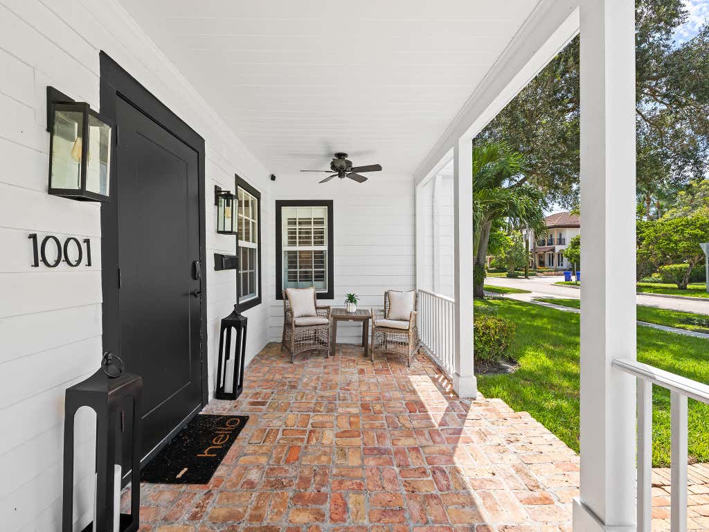 Photo of 1001 SE 10th Street, Fort Lauderdale, FL 33316 (MLS # B26067760)