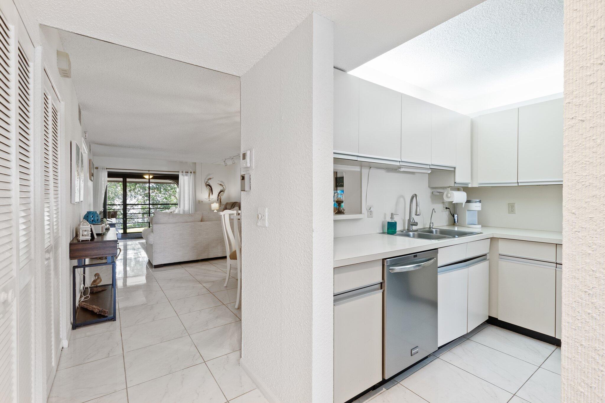 BANYAN SPRINGS LAKESIDE CONDO 3 - Residential