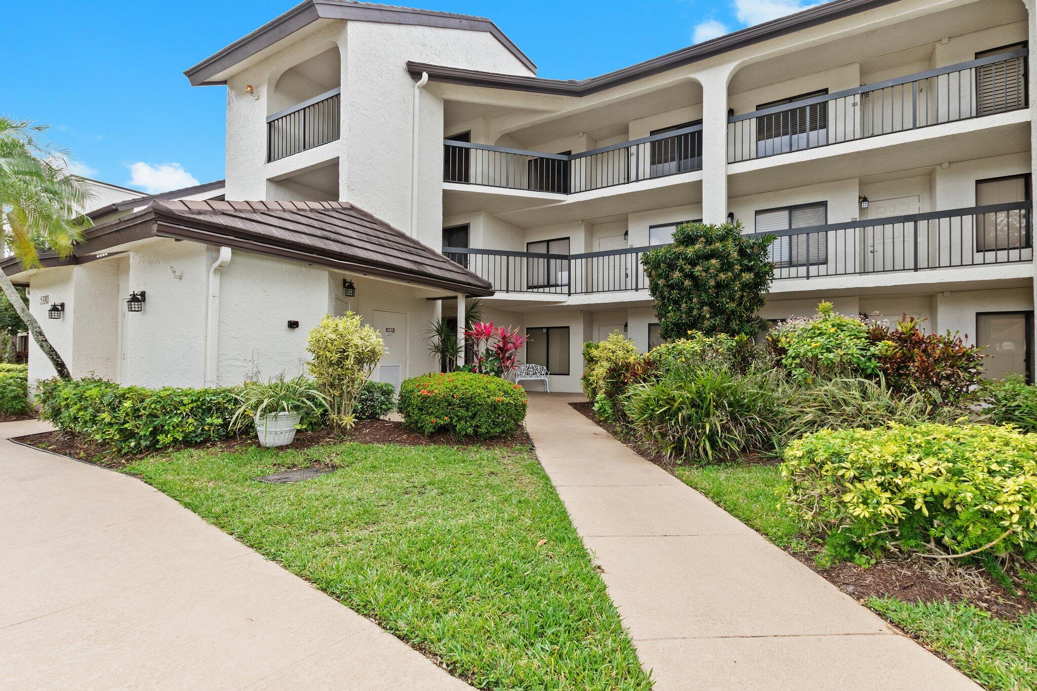 BANYAN SPRINGS LAKESIDE CONDO 3 - Residential