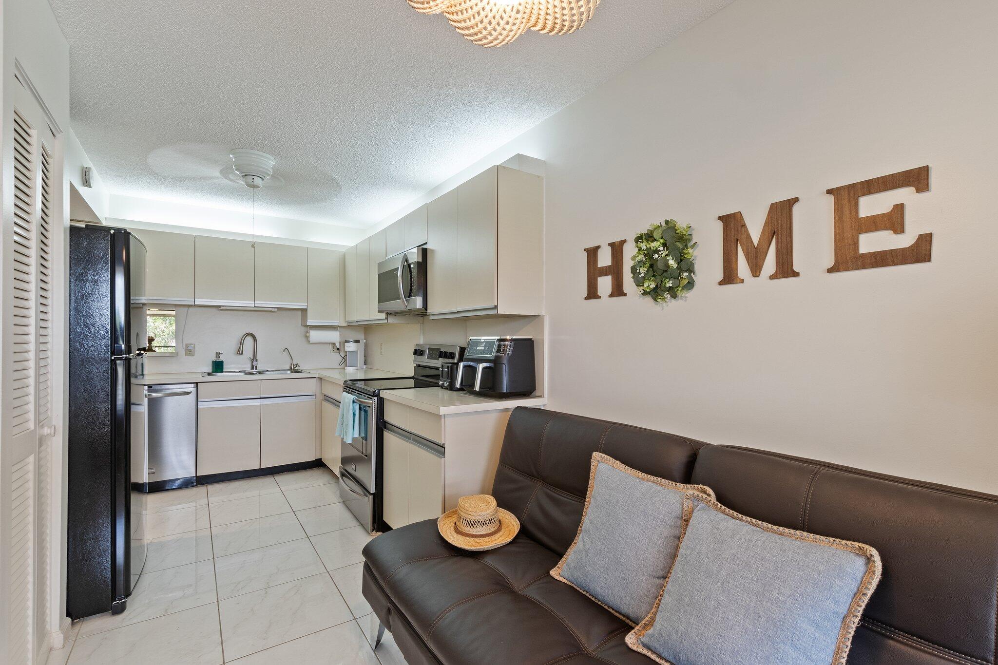BANYAN SPRINGS LAKESIDE CONDO 3 - Residential