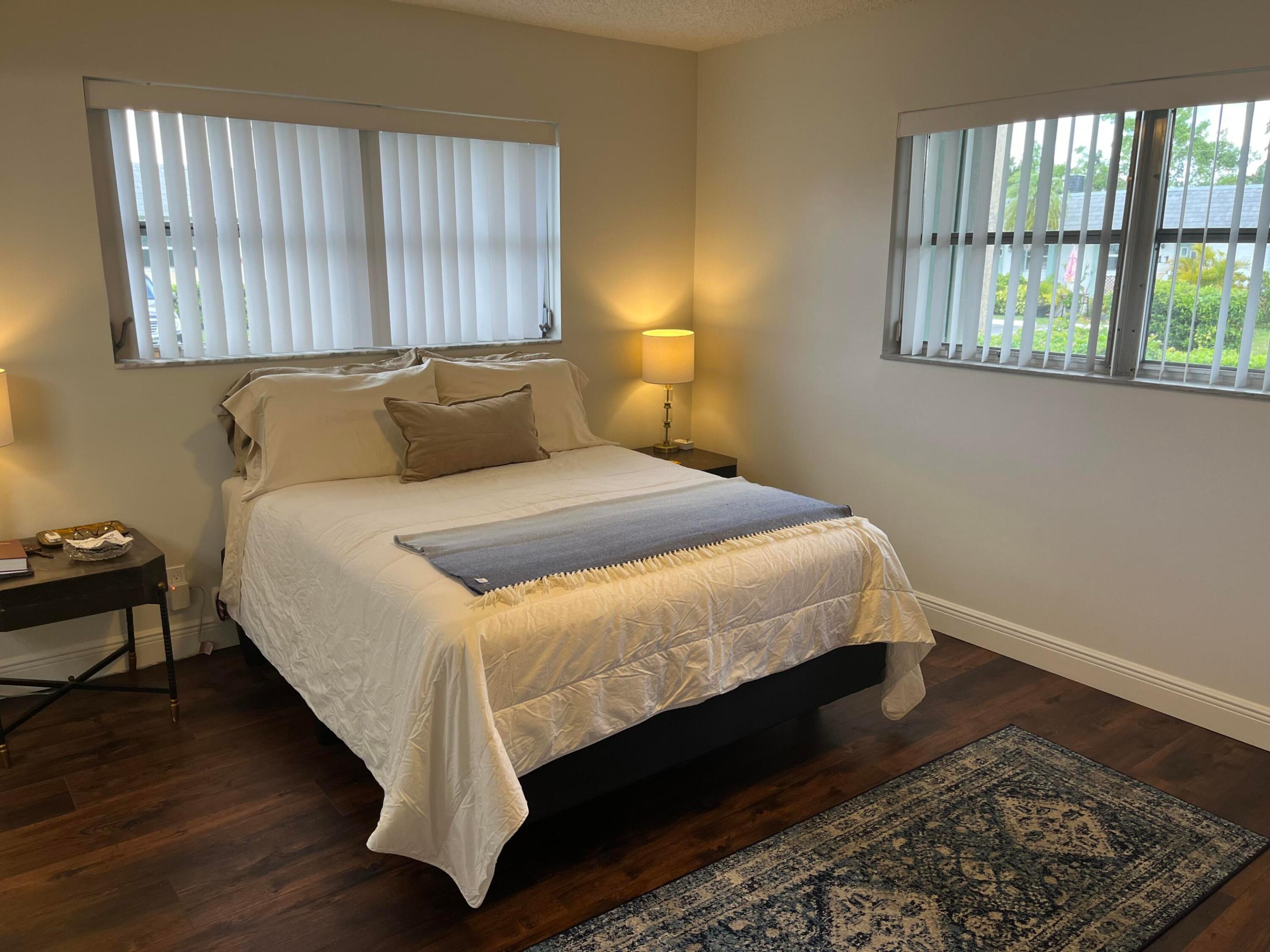 CRESTHAVEN TOWNHOMES SEC 5 CONDO - Residential