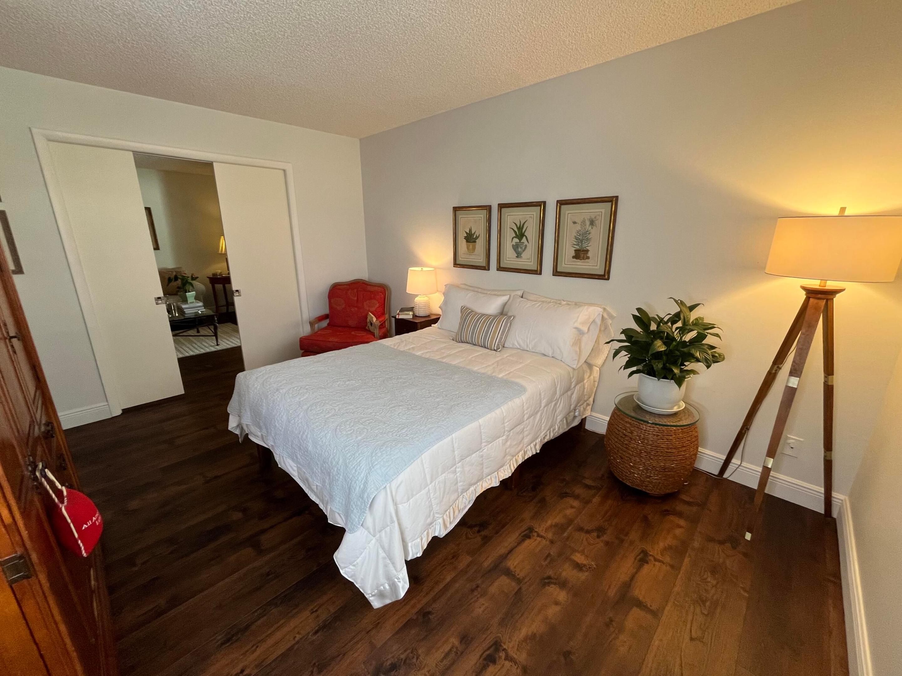 CRESTHAVEN TOWNHOMES SEC 5 CONDO - Residential