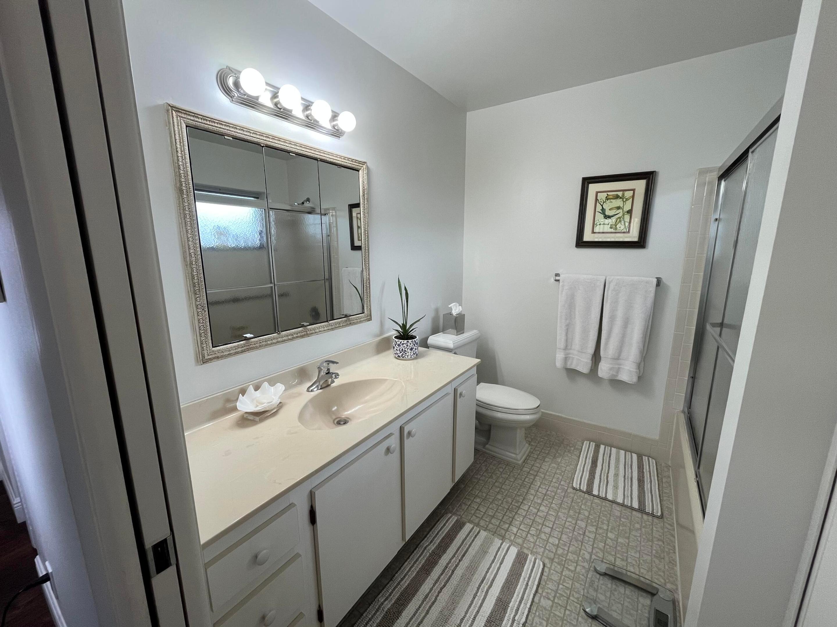 CRESTHAVEN TOWNHOMES SEC 5 CONDO - Residential