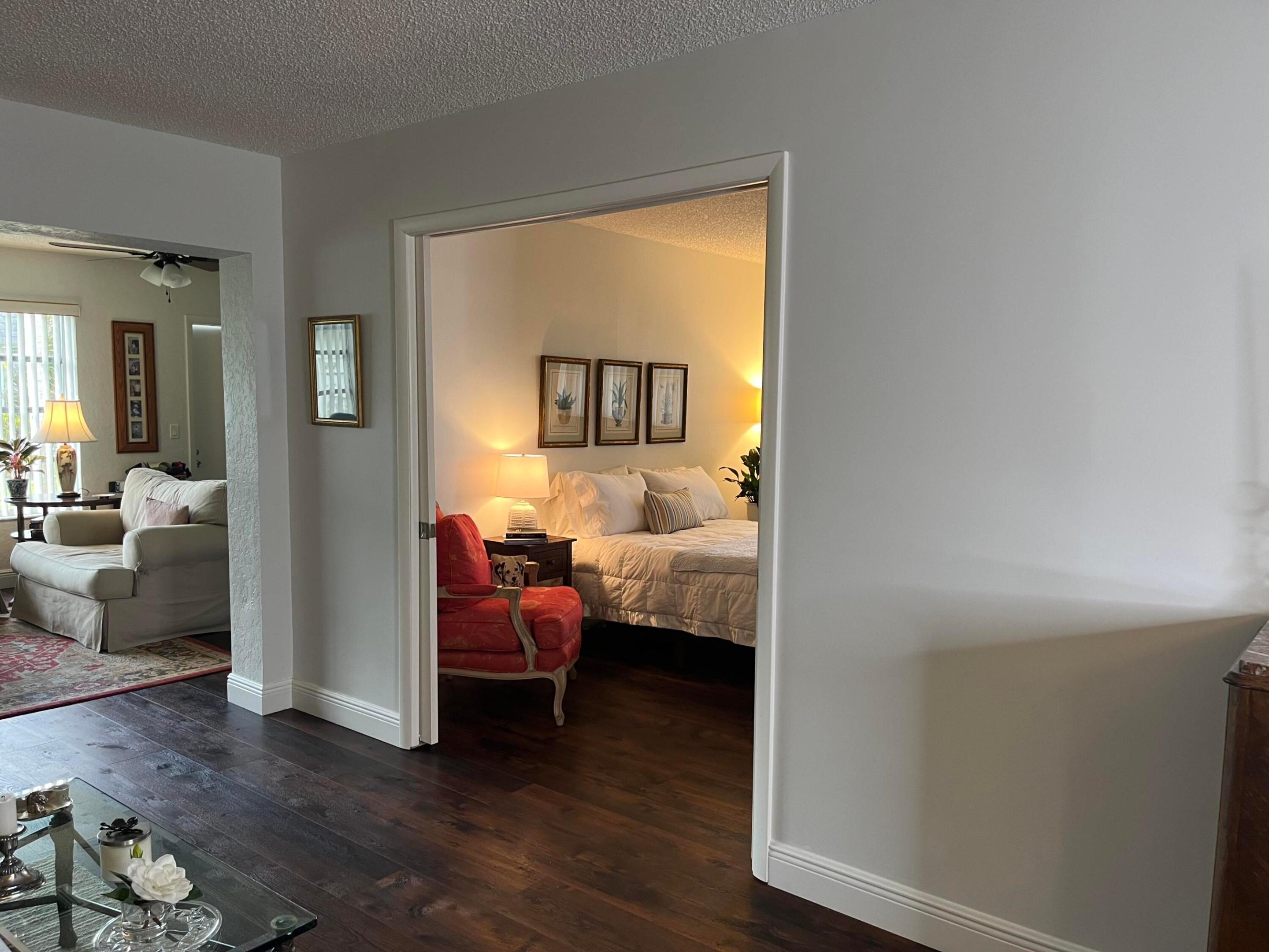 CRESTHAVEN TOWNHOMES SEC 5 CONDO - Residential