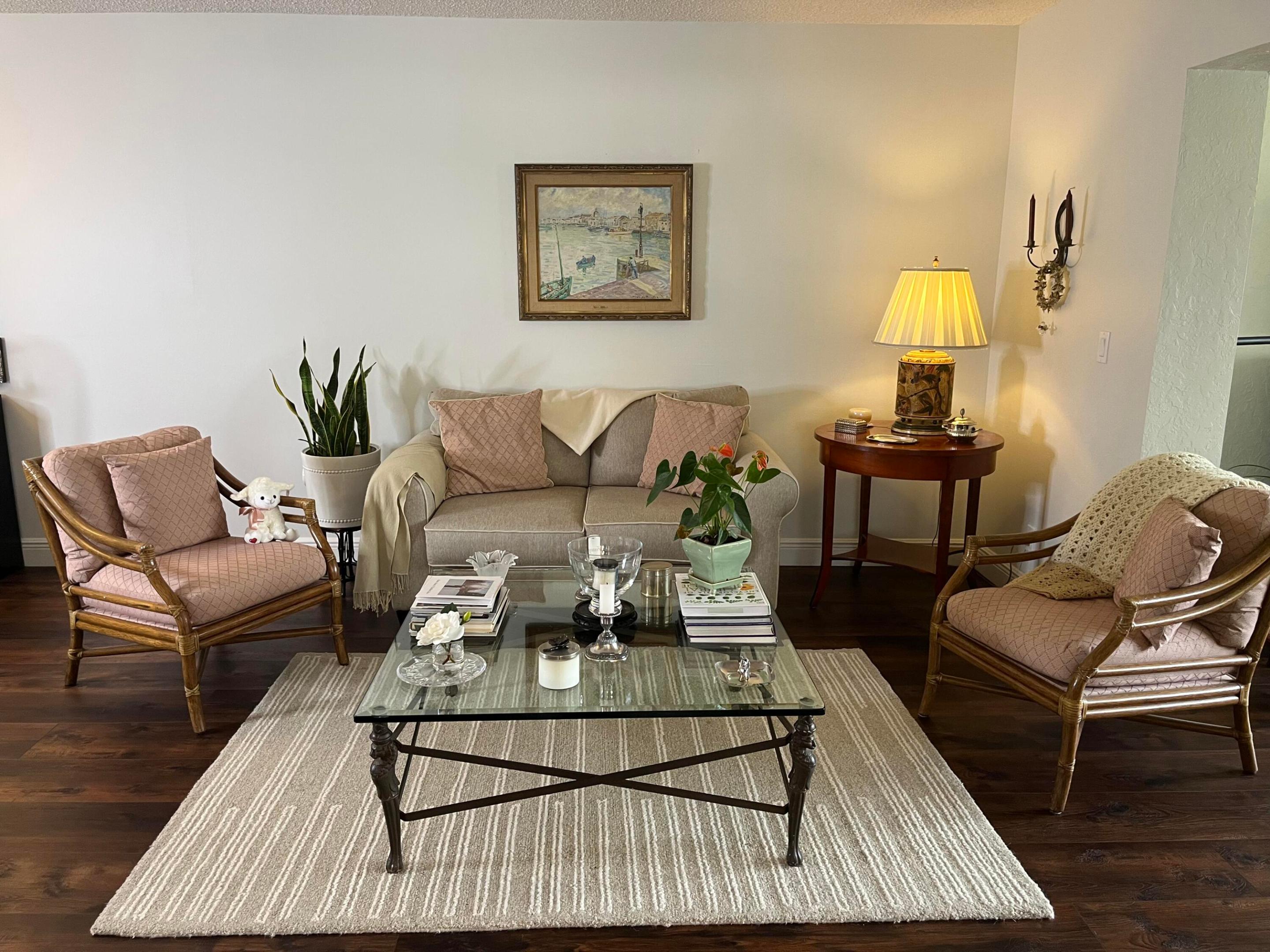 CRESTHAVEN TOWNHOMES SEC 5 CONDO - Residential