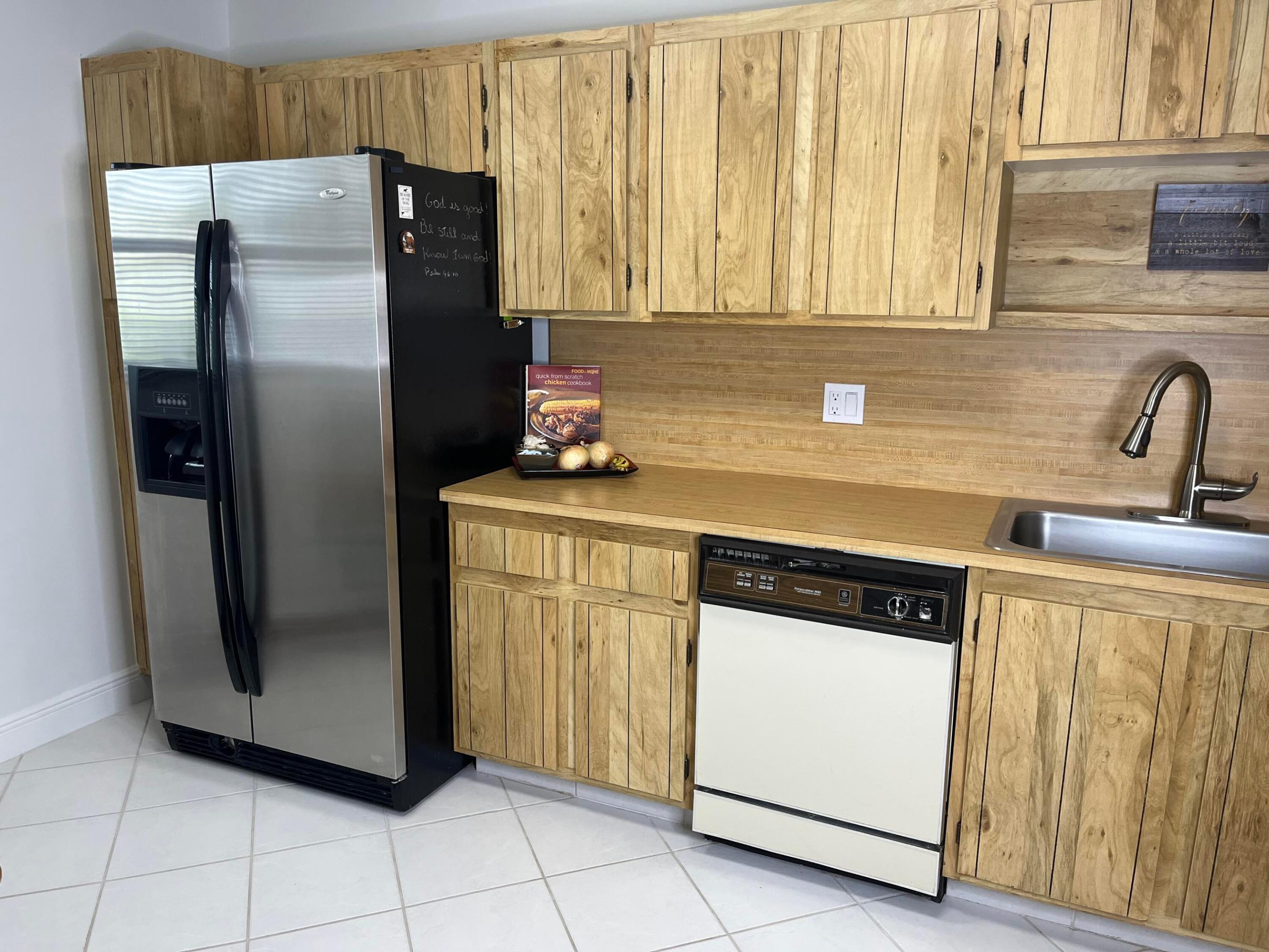 CRESTHAVEN TOWNHOMES SEC 5 CONDO - Residential