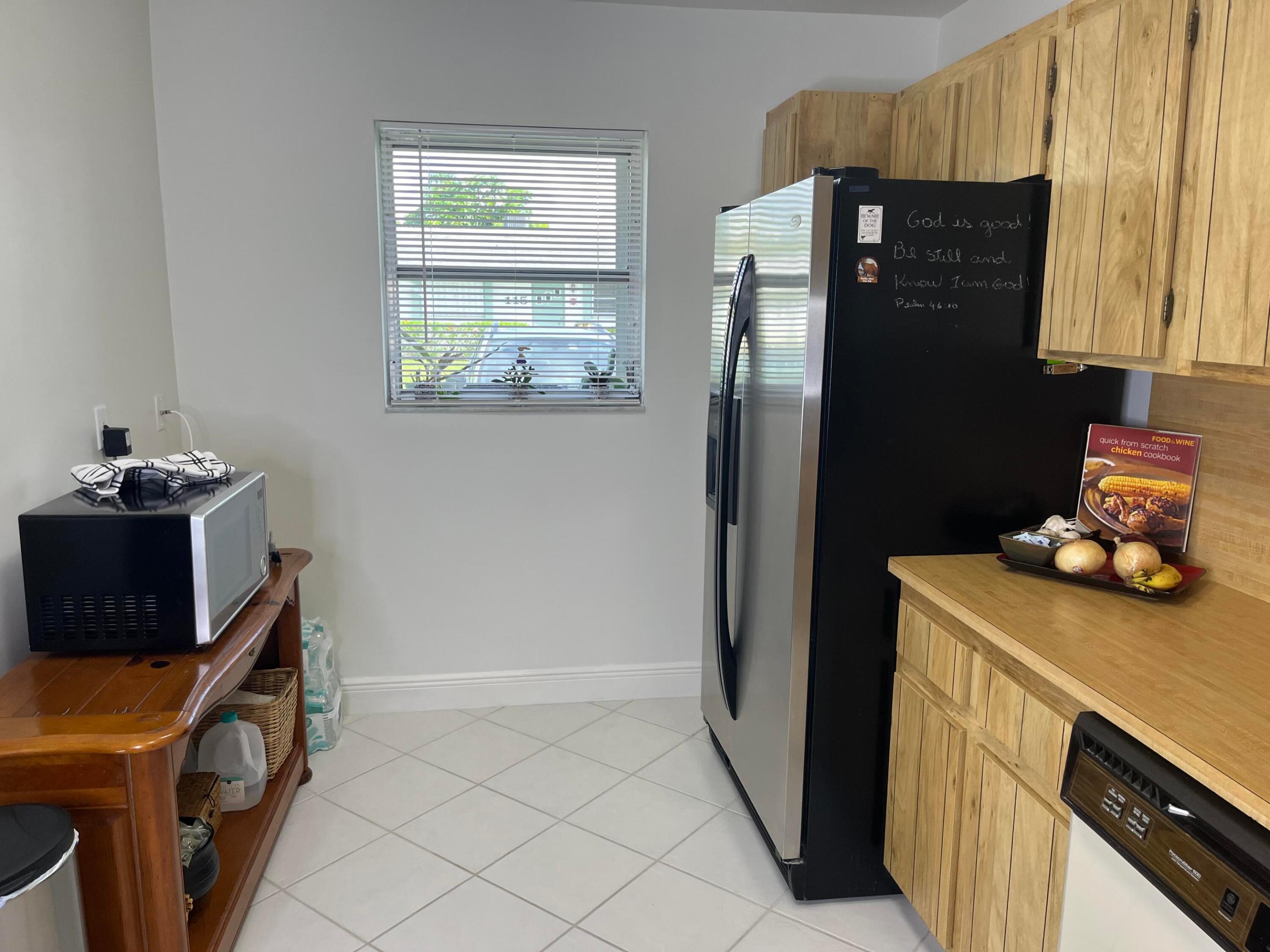 CRESTHAVEN TOWNHOMES SEC 5 CONDO - Residential