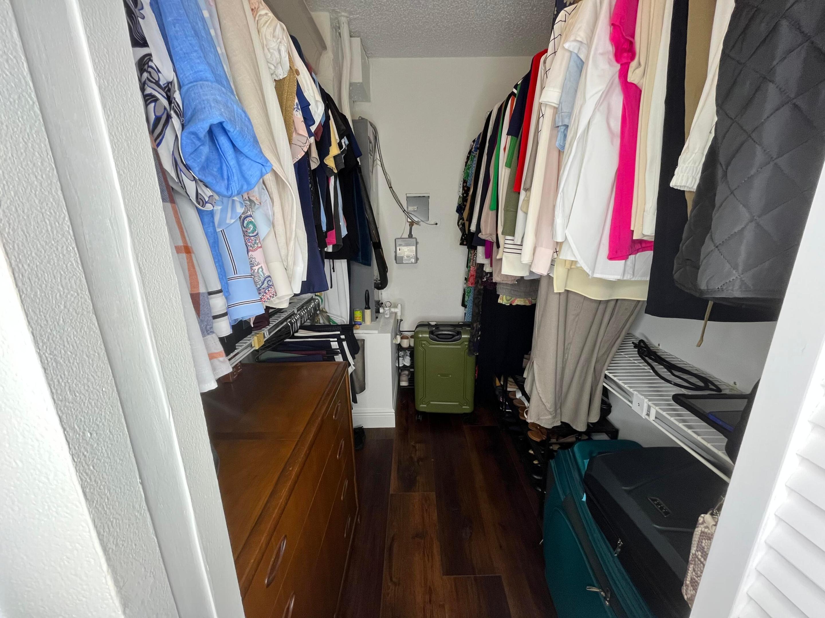 CRESTHAVEN TOWNHOMES SEC 5 CONDO - Residential