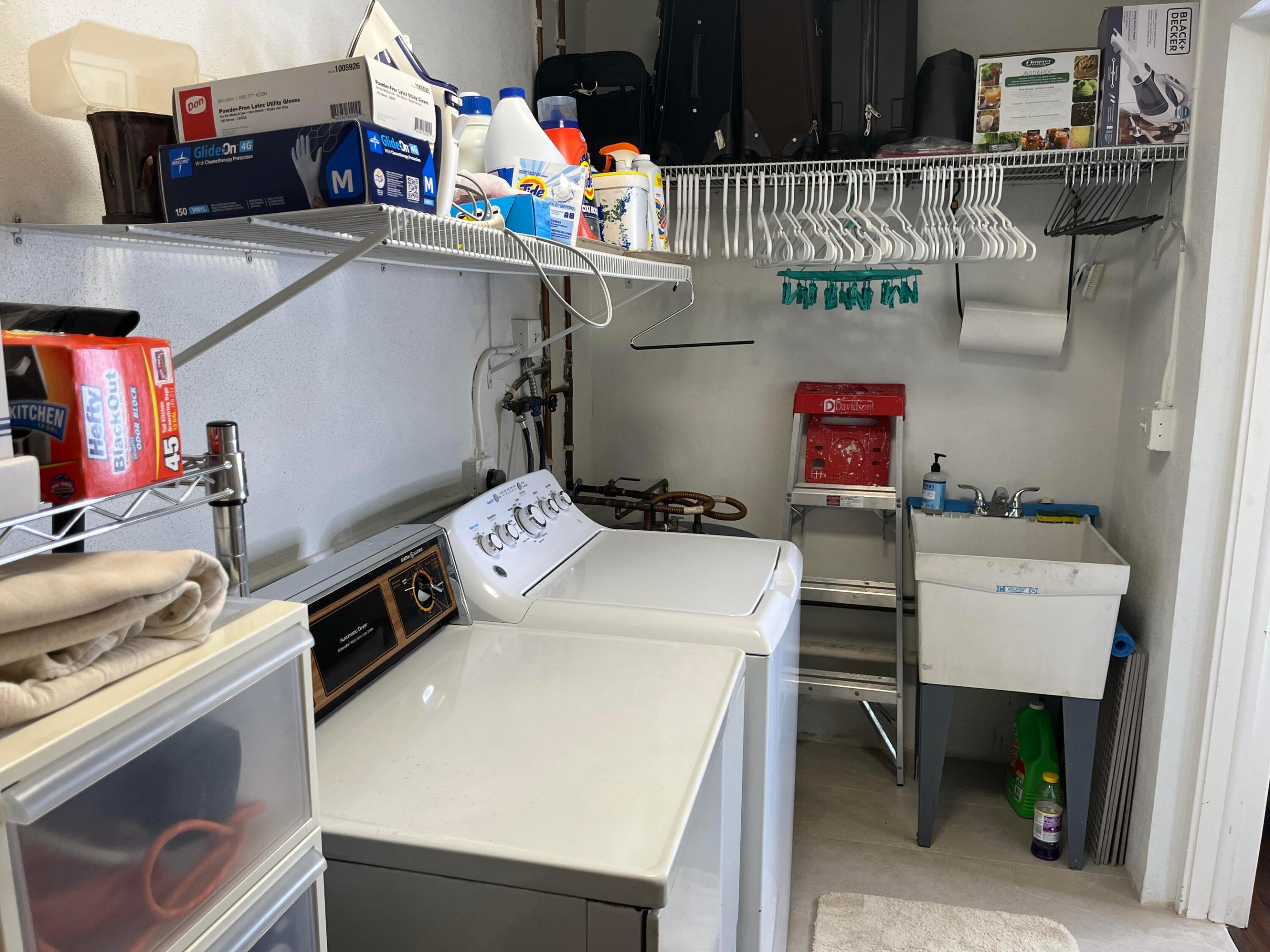 CRESTHAVEN TOWNHOMES SEC 5 CONDO - Residential