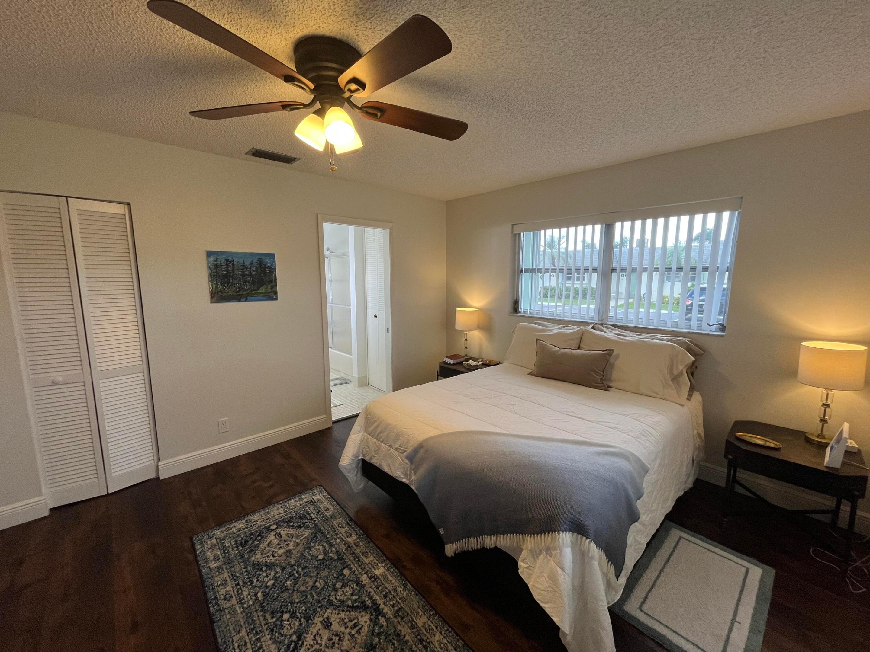 CRESTHAVEN TOWNHOMES SEC 5 CONDO - Residential