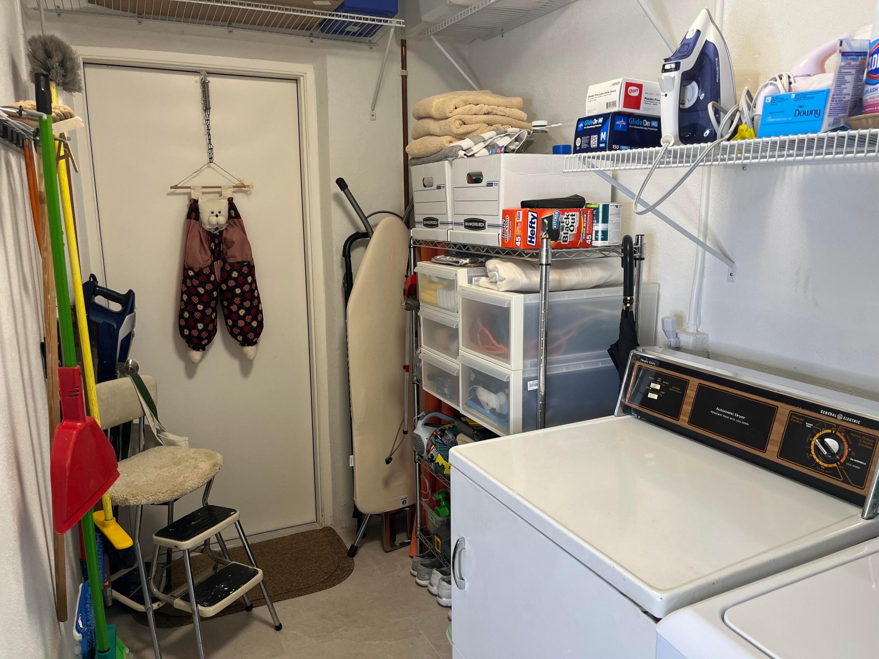 CRESTHAVEN TOWNHOMES SEC 5 CONDO - Residential