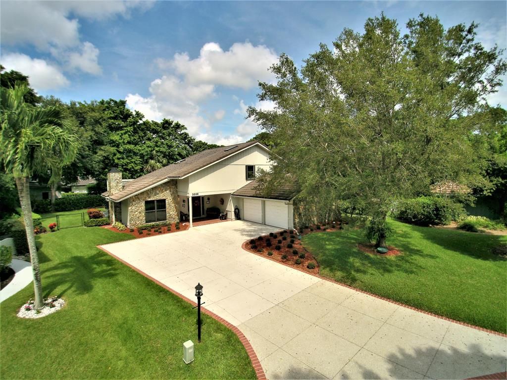 Photo of 3330 Pine Hill Trail, Palm Beach Gardens, FL 33418 (MLS # R10744798)